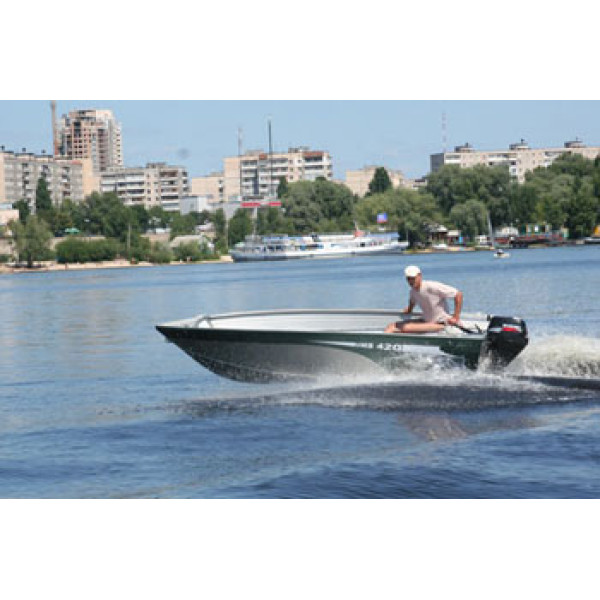 Катер UMS-420 M в Москве